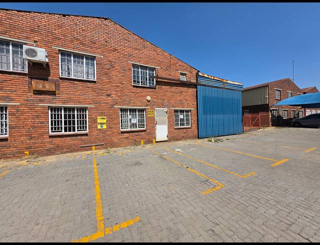 264M² FACTORY TO LET IN ANDERBOLT
